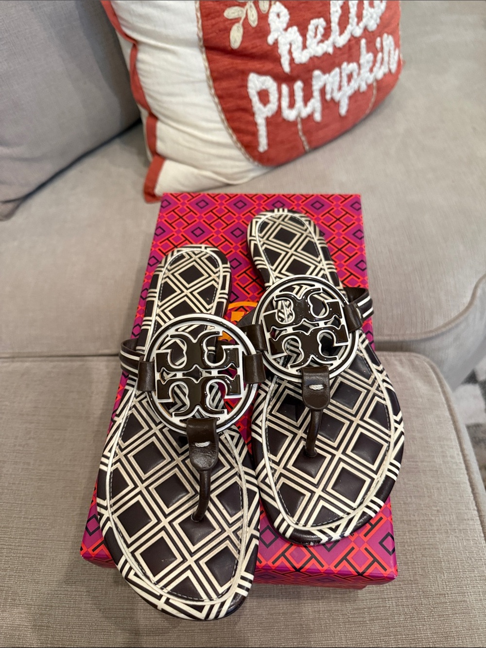 Women's Black and White Patterned Thong Sandals with Logo Medallion